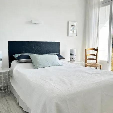 B0065-019 3 Pieces 4 Couchages Les Mimosas * Bormes-les-Mimosas