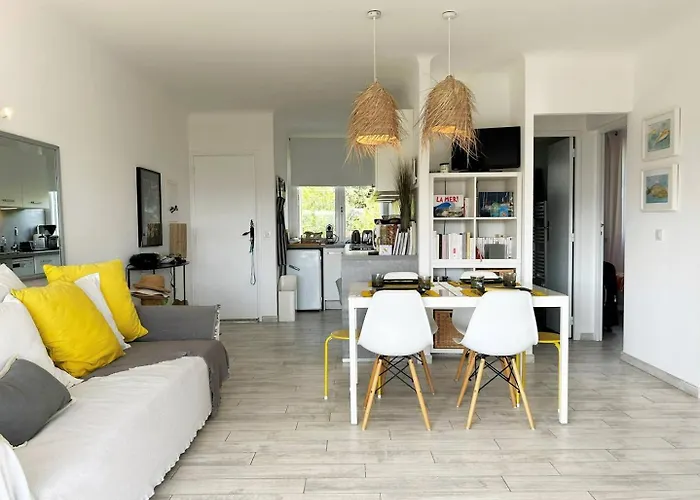 B0065-019 3 Pieces 4 Couchages Bormes Les Mimosas * Борм-ле-Мимоза