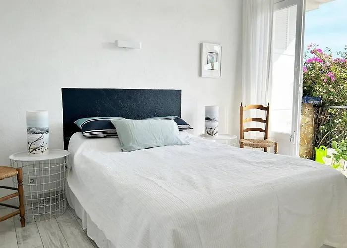 B0065-019 3 Pieces 4 Couchages Bormes Les Mimosas * Борм-ле-Мимоза